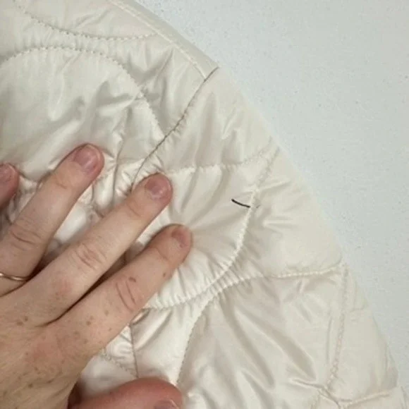 Kate Spade Quilted Puffer Coat Jacket Ivory Black Trim Pearl Buttons Size L - Picture 5 of 10